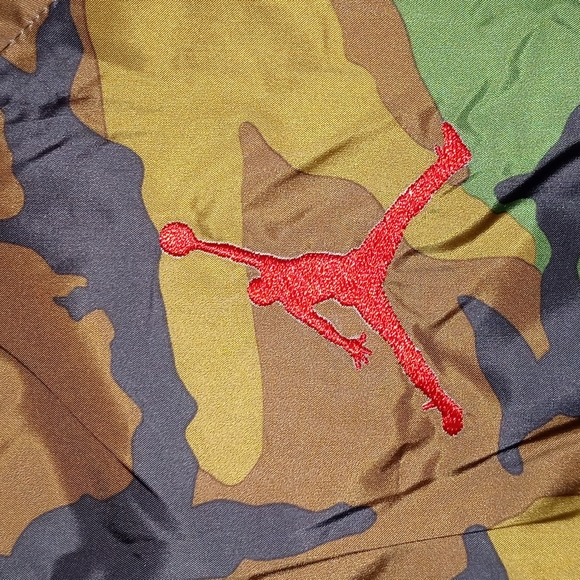 Sold - Picture 5 of 9